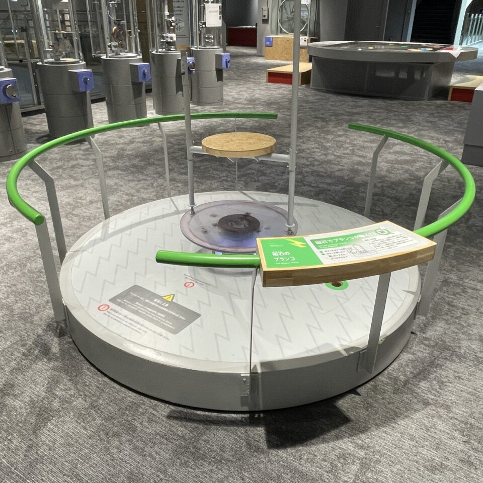 磁石のブランコ